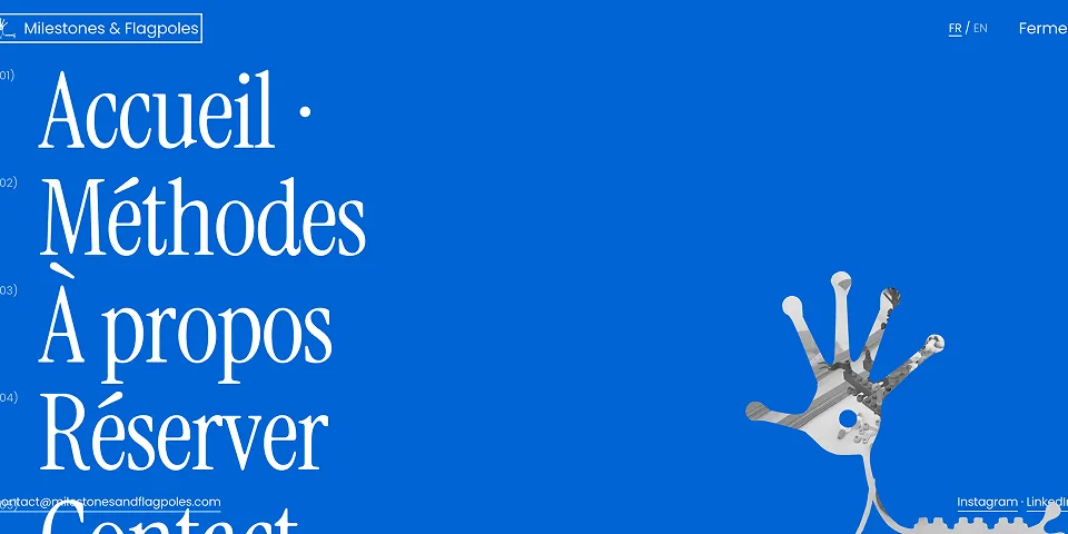 Le menu de Milestones & Flagpoles, plein écran sur fond bleu.